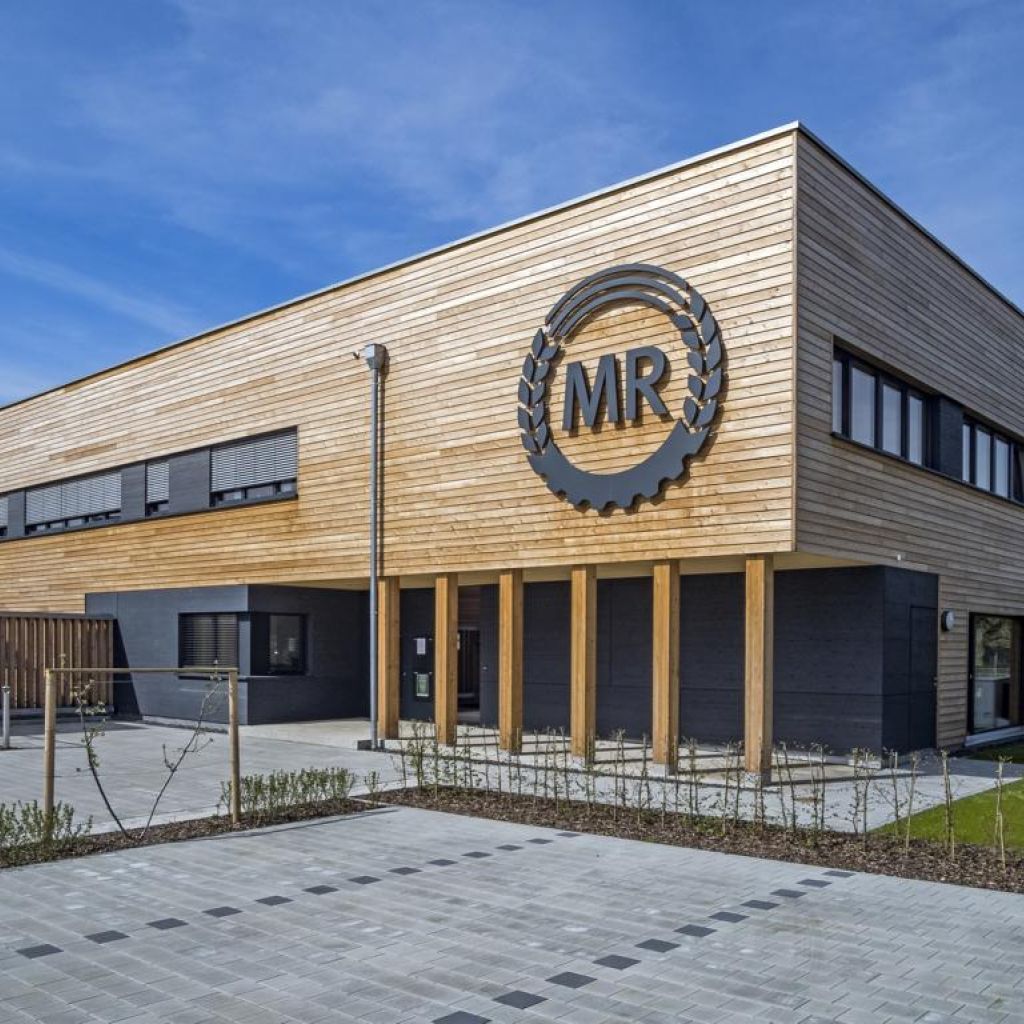 Aussenansicht Verwaltungsgebäude in Holzbauweise - MR Weiden