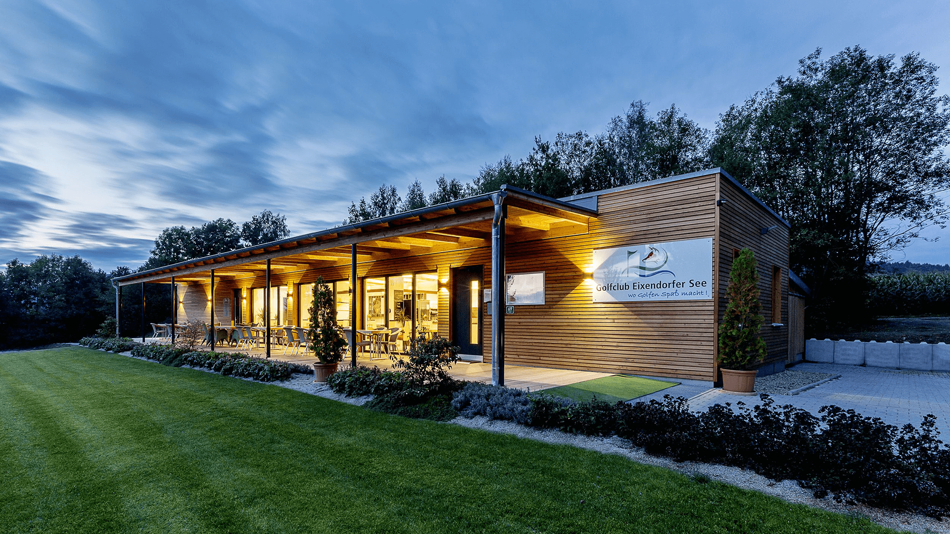 Holzbau - Golfclubhaus in Hillstett bei Rötz